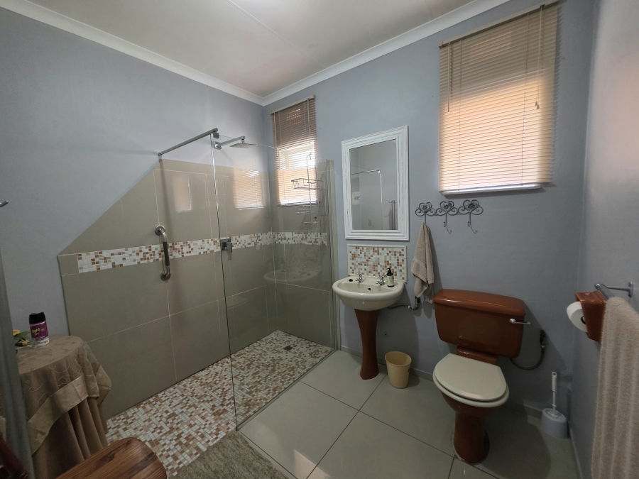 7 Bedroom Property for Sale in Jim Fouchepark Free State